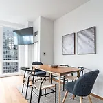 Modern 2Bd 1Ba At Mid West